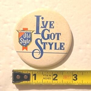 Old Style Vintage advertising Pins Beer Bar heilemans Good condition